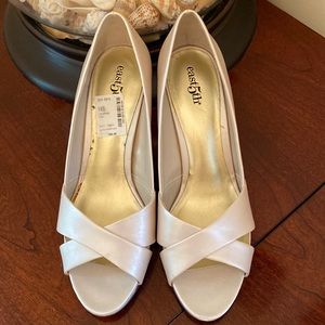East 5th Savannah Bone Open Toe Criss Cross Heels Size 6